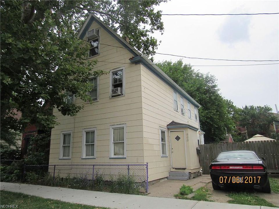 2nd image of 905 College Ave