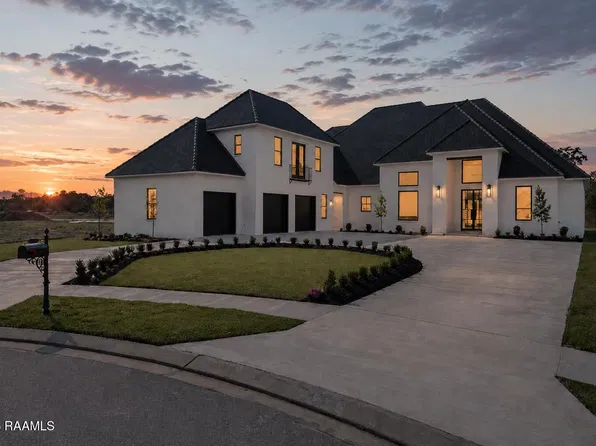 110 Trailing Oaks Dr, Youngsville, LA 70592