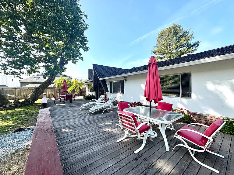 211 Earl Ct — Photo 33