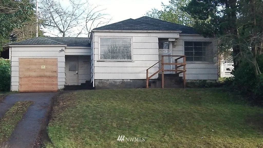 4533 E E Street photo 1
