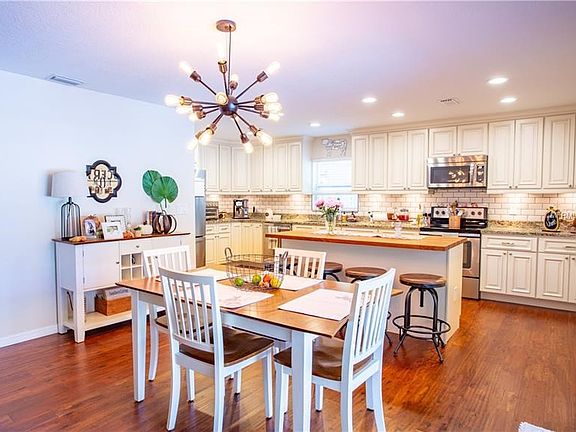 5th image of 22 Harbor Oaks Cir