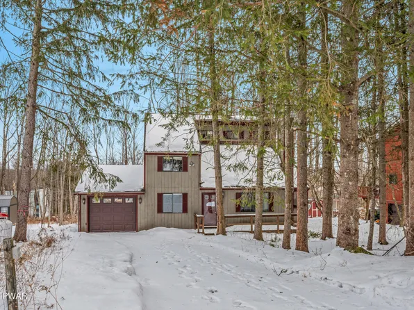 31 Woodcrest Ln, Lake Ariel, PA 18436