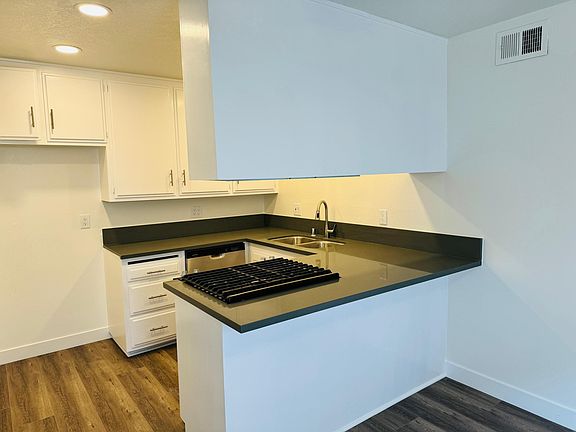4th image of 7612 Amazon Dr #3