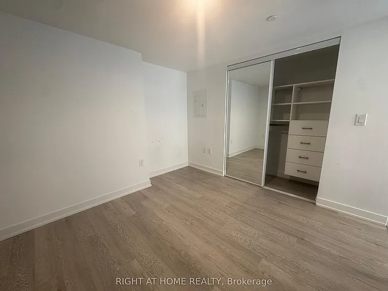 3 Strathgowan Ave #322 — Photo 19