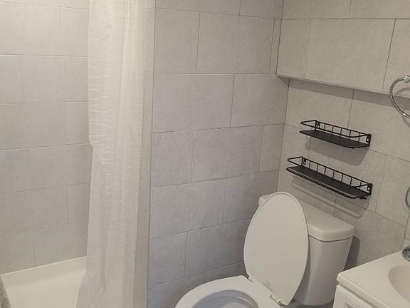 4th image of 2721 Mill Ave #1
