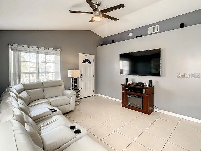 9655 Hollyhill Dr — Photo 13