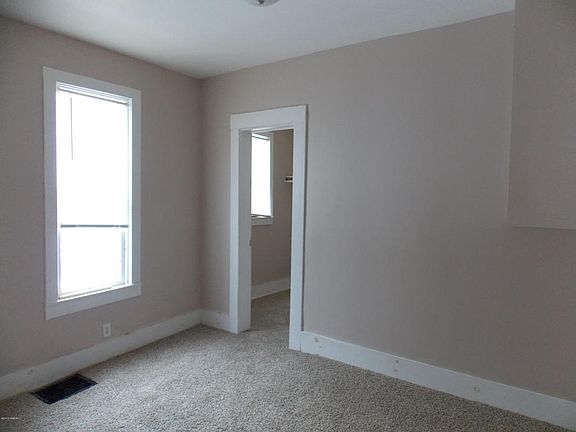 5th image of 1356 Lafayette Ave NE