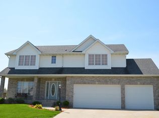 9500 Woodland Dr, Johnston, IA 50131