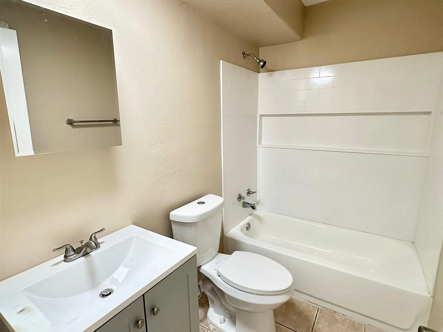 2 bed, 850 sqft, $1,050 — Photo 4