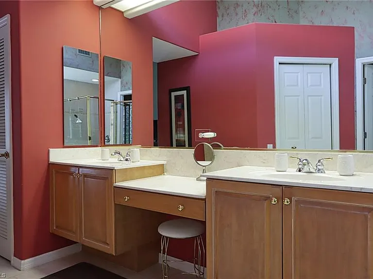 5901 Ashford Ln — Photo 13