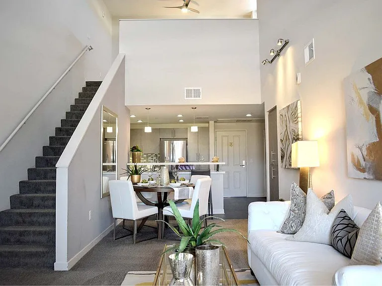 360 Luxury Apartments — Photo 38