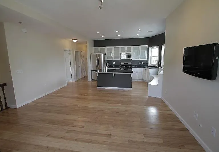 15 Ashley St #3 — Photo 5