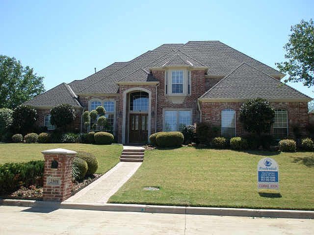 1st image of 2801 Red Oak Ct E