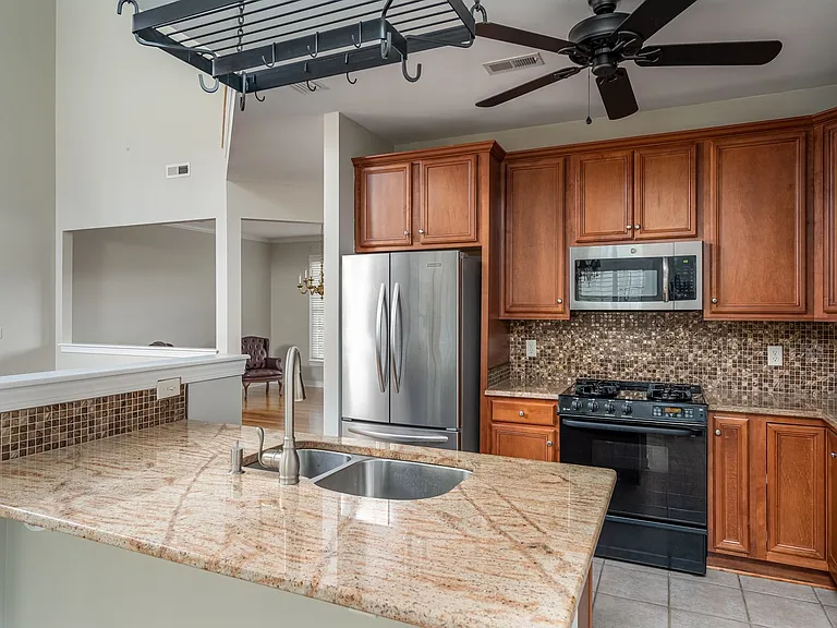 421 Suri Dr — Photo 16