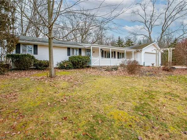 6895 Huckleberry St NW, North Canton, OH 44720