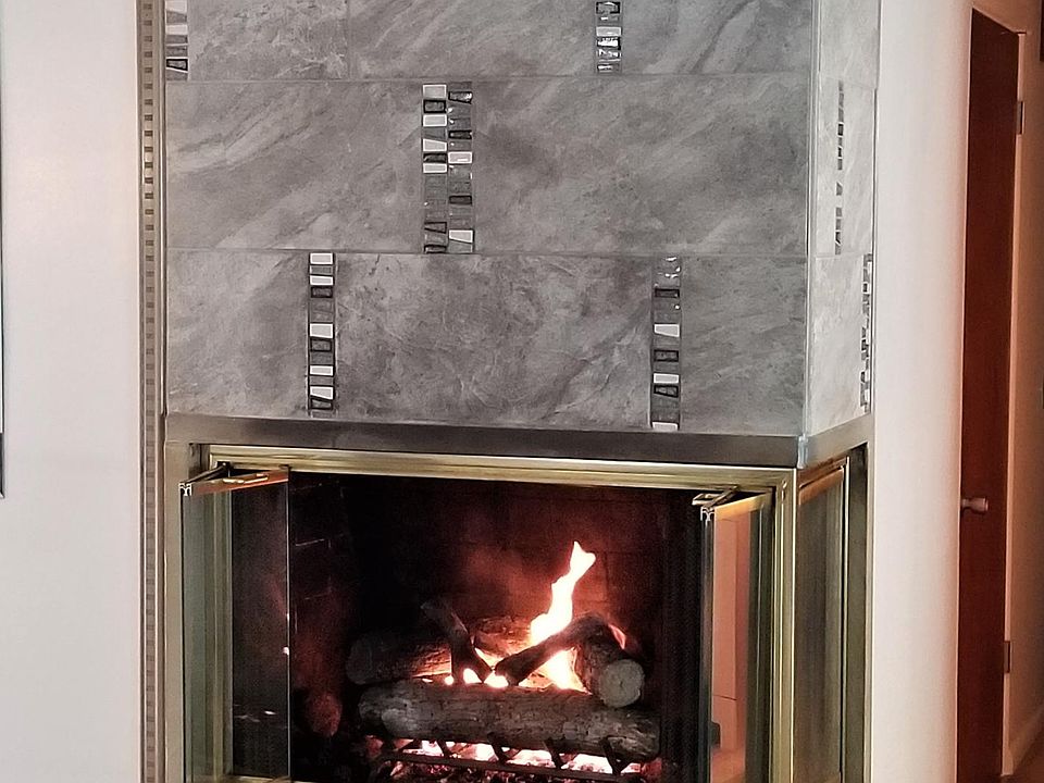 Gas log corner fireplace, full view.