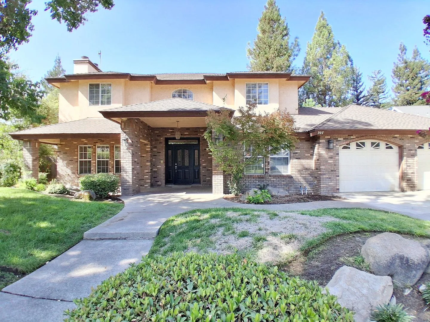 Spacious 4-Bedroom, 3-Bath Home in North Fresno! — Photo 2