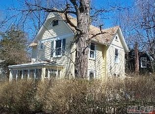 11 Cedar Pl, Sea Cliff, NY 11579