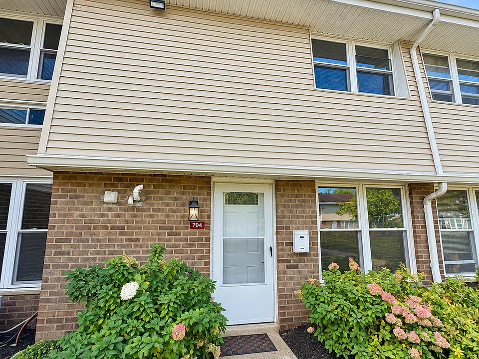 3850 Woodhaven Rd #704