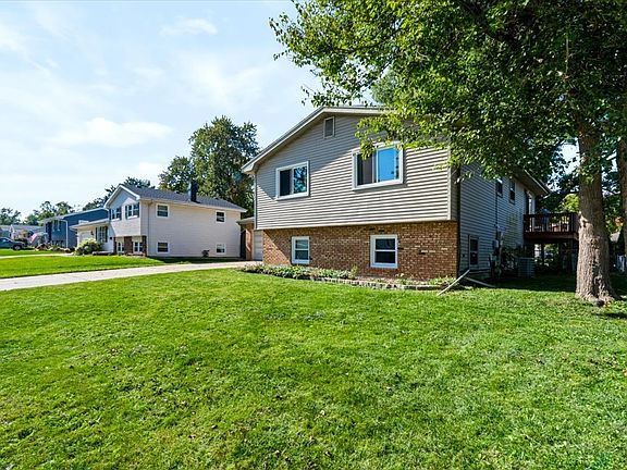 3rd image of 107 S Bayberry Ct