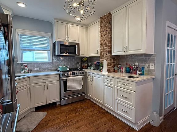 4th image of 299 Vincent Ave #1