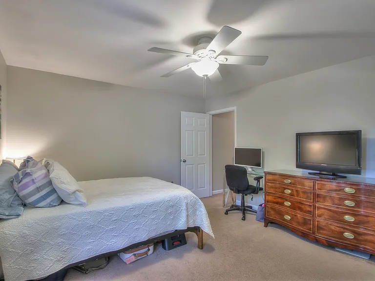 3321 Lealand Ln — Photo 22