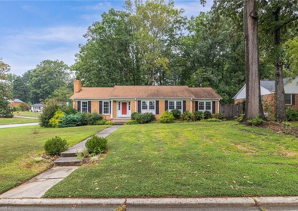 1st image of 3032 Robin Hood Dr