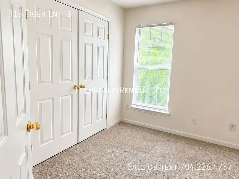 913 Tiger Ln #1 — Photo 15