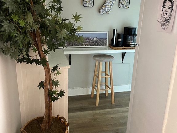 4th image of 388 Elmwood Ave #7