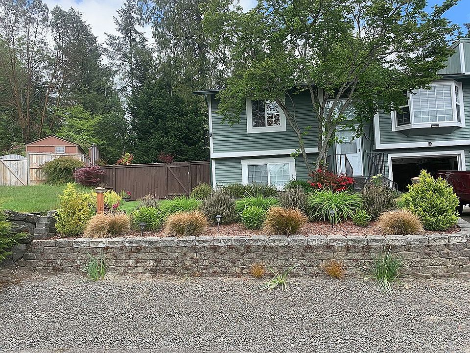 1st image of 404 NE Falcon Ct