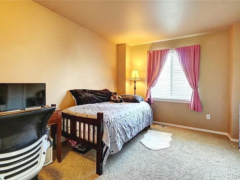 2702 9th St SE — Photo 3