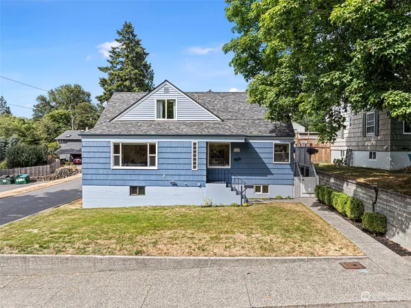 2102 E Highlands Street, Bremerton, WA 98310