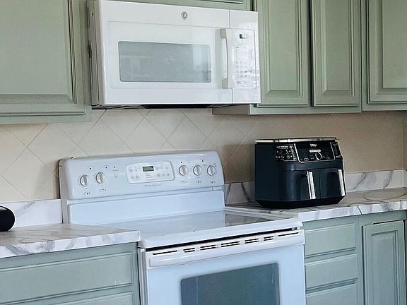 5th image of 220 Ridgecrest Ave