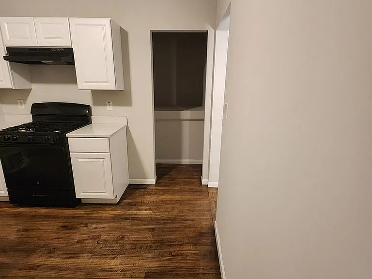 351 Porter St — Photo 3