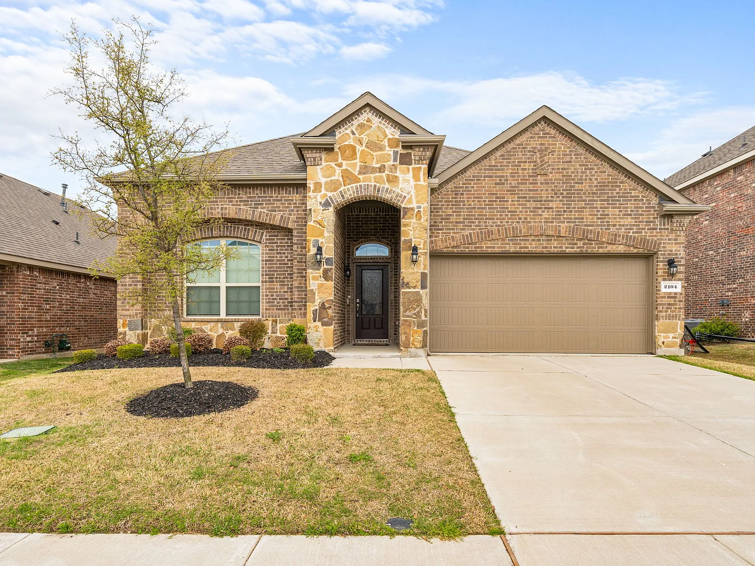 3 bed, 2033 sqft, $2,400 — Photo 1