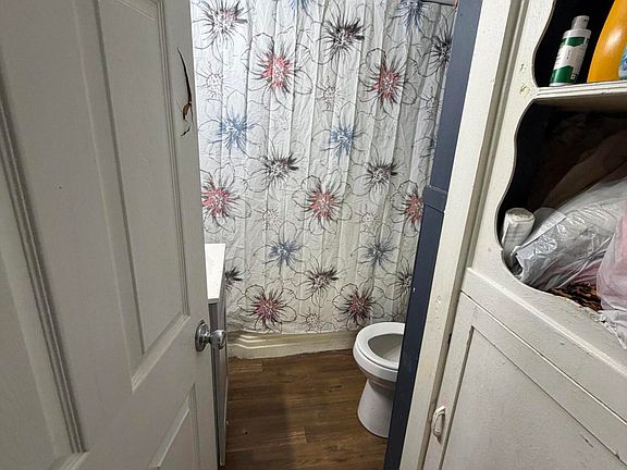 4th image of 3807 Floralwalk Dr