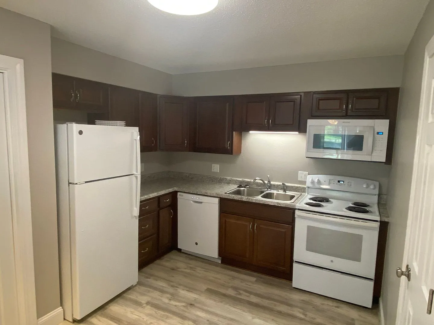 Spring Valley Apartments — Photo 3