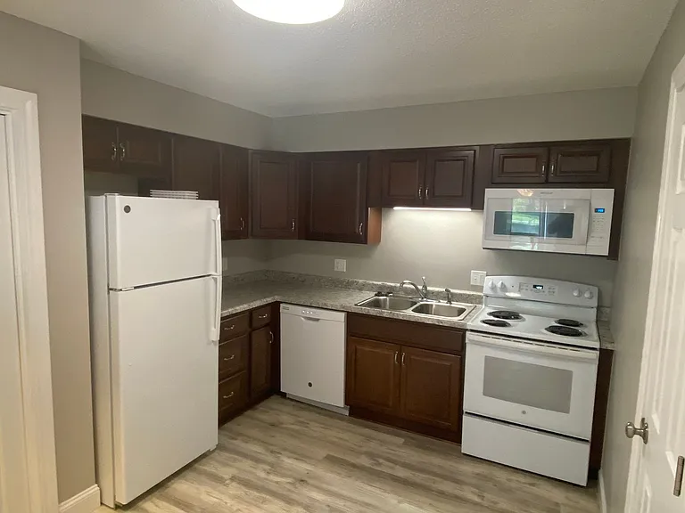 Spring Valley Apartments — Photo 3