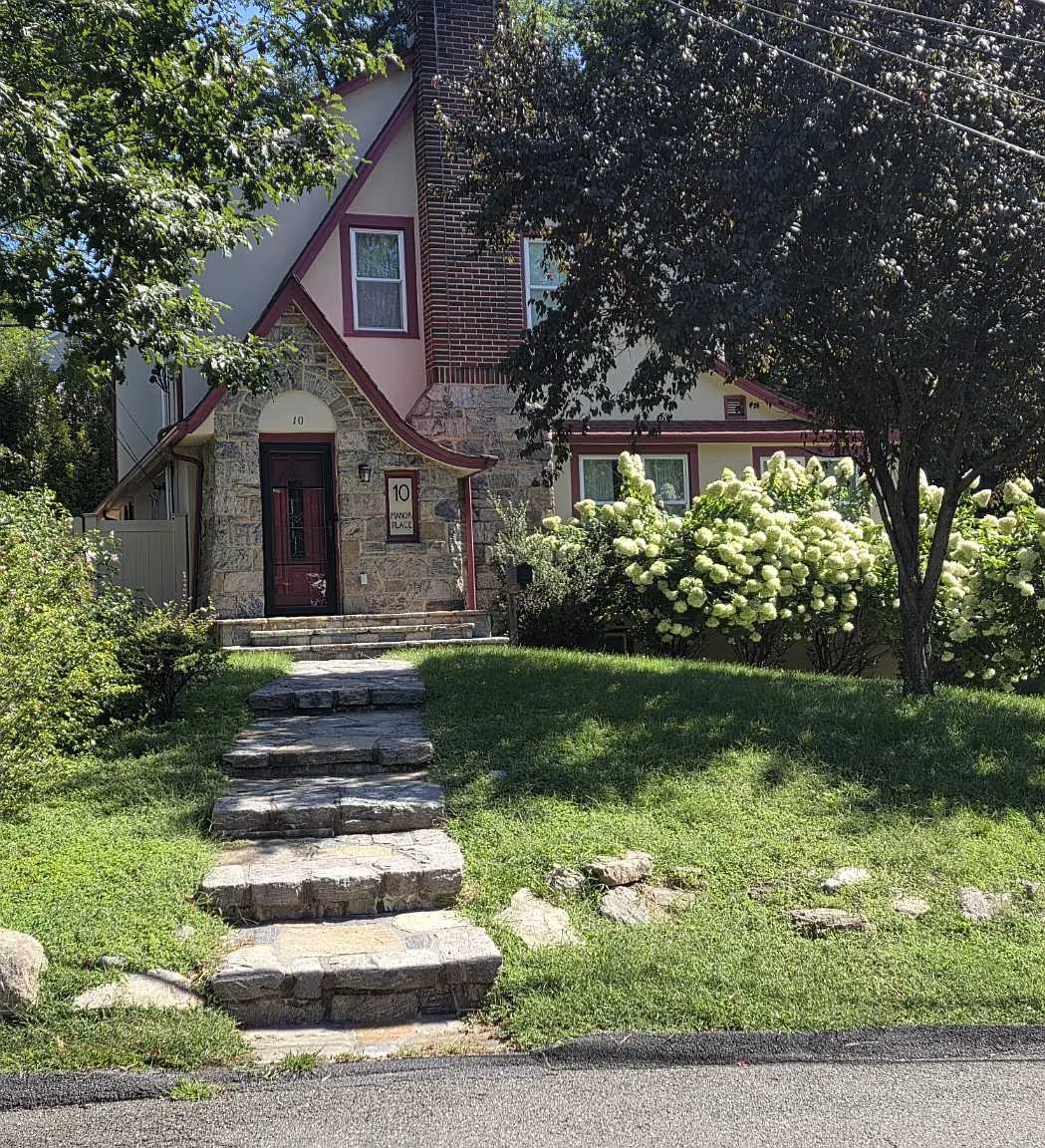 3 bed, 1.5 bath, 1853 sqft, $5,250 — Photo 1