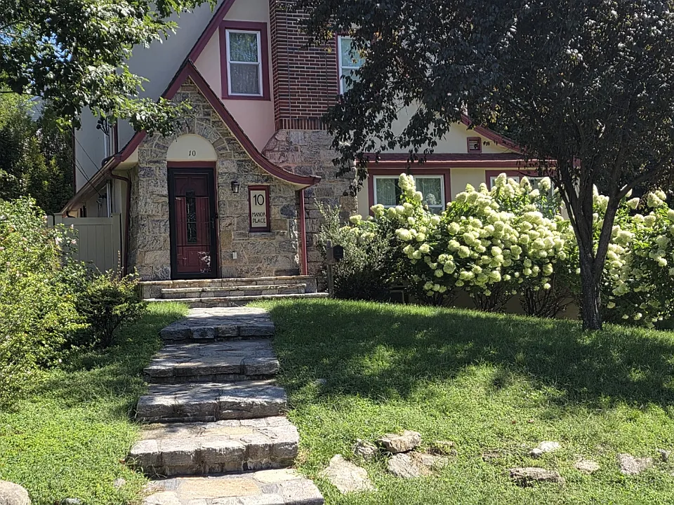 10 Manor Pl