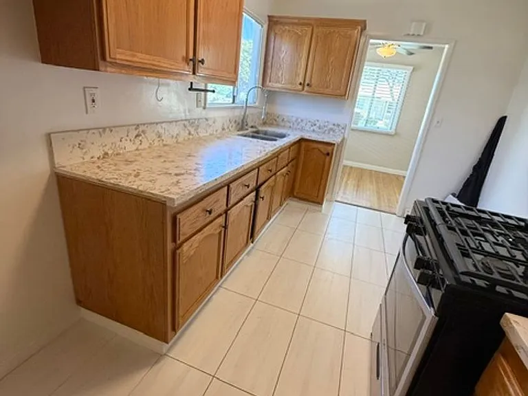 6008 Greenmeadow Rd — Photo 8