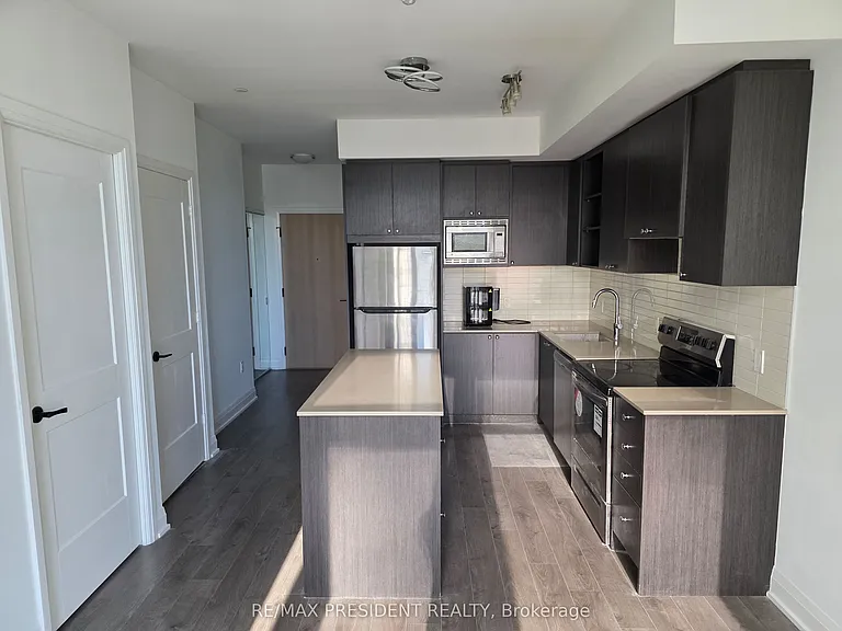 60 George Butchart Dr #112 — Photo 7