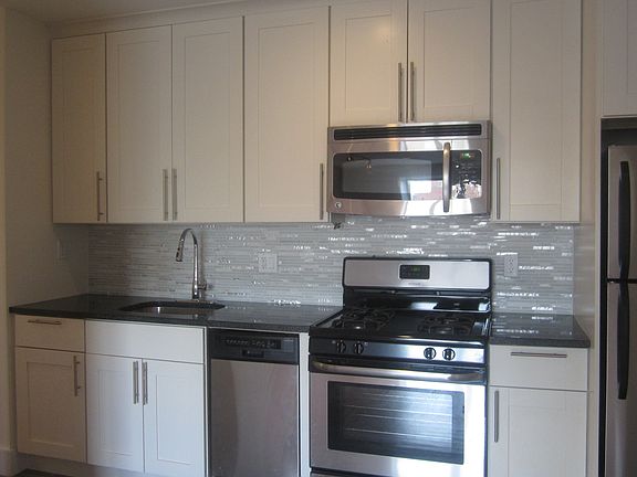 3rd image of 4300 Broadway APT 6D