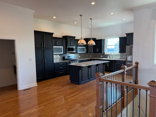 2830 N Lincoln Ave, Chicago, IL 60657