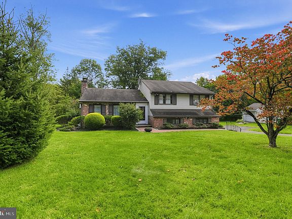 2nd image of 524 Tennis Ave