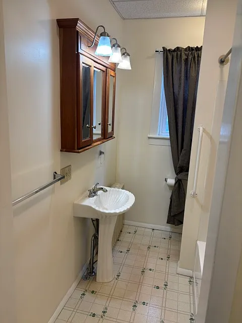 2 bed, 1000 sqft, $1,600 — Photo 4
