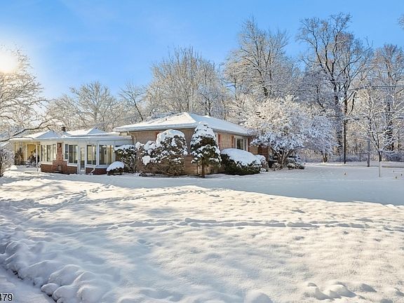 3rd image of 28 Shunpike Rd