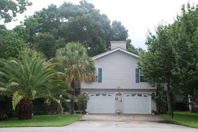 1st image of 218 Circle Dr