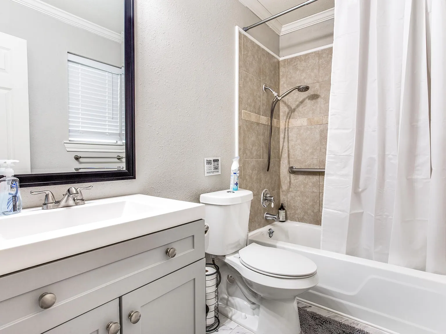 2 bed, 1200 sqft, $2,400 — Photo 2