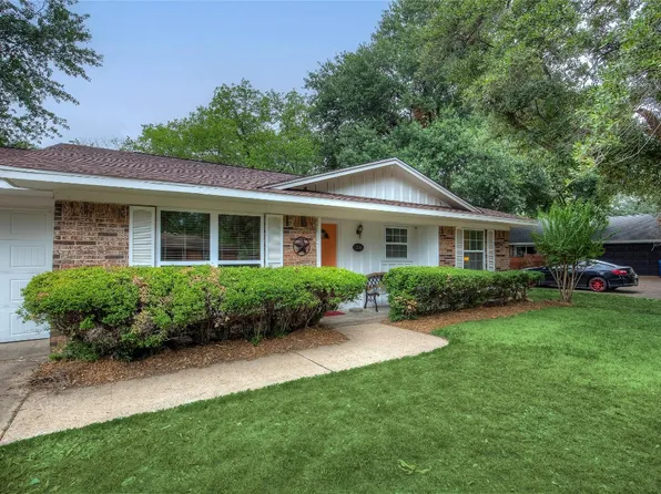 1306 Tanglewood Dr, Commerce, TX 75428